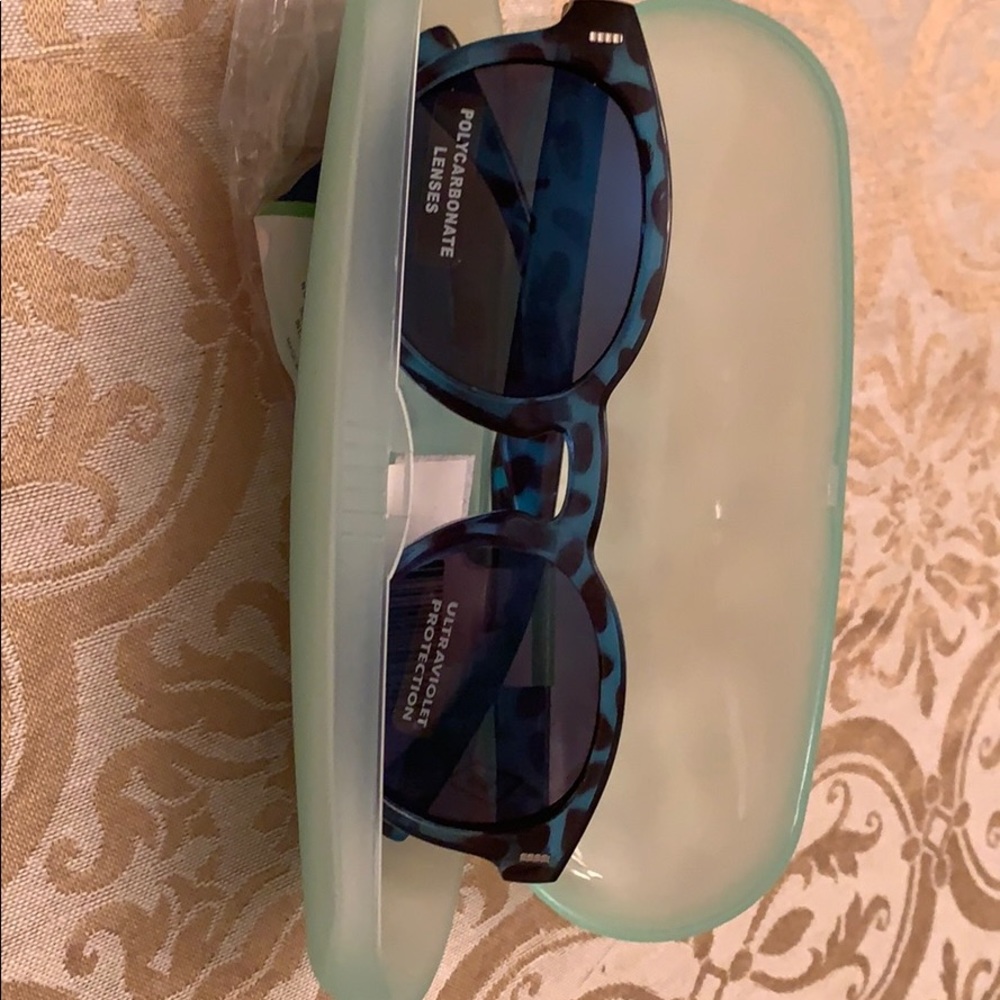 😎🆕 Green Tortoise Shell Sunnies+Case - Picture 2 of 3